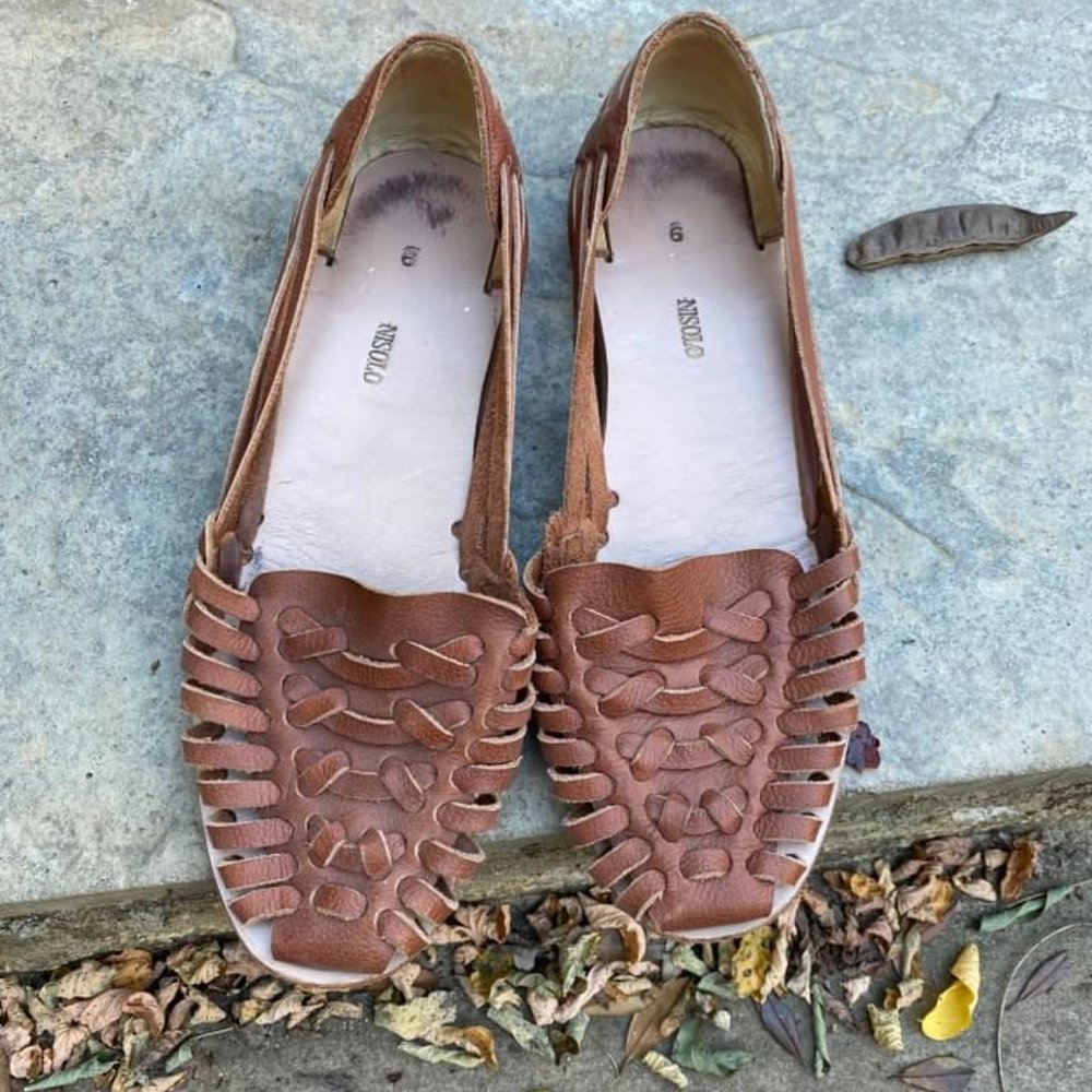 Nisolo Almond Brown Huaraches size 9